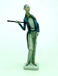 Polychroom geglazuurde porseleinen sculptuur van een Dandy met houten wandelstok ontwerp Elvir Otto Eduard Stellmacher 1900-1901 uitvoering Amphora Riessner Stellmacher und Kessel Teplitz / Bohemen ca.1908 