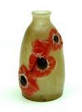  Pâte de verre vaasje met anemonen in zwart wit en rood glas ontwerp Gabriel Argy-Rousseau ca.1920 uitvoering Société Anonyme des Pâtes de Verre d'Argy-Rousseau / Frankrijk 