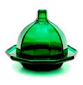 Groene persglazen botervloot met deksel ontwerp K.P.C.de Bazel 1920 uitvoering Glasfabriek Leerdam 