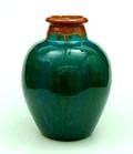 Kapitale groen geglazuurde handgedraaide aardewerk vaas ontwerp uitvoering Pieter Groeneveldt / Voorschoten 1927-1945 