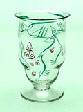 Helderglazen vaasje met emailleverf decoratie in groen en fuchsia-rood ontwerp Jaap Gidding 1926-'27 uitvoering Glasfabriek Leerdam 