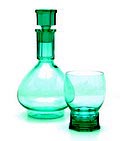  Whisky set in meerblauw glas karaf met facetgeslepen hals en stop een whiskybeker met facetgeslepen voet ontwerp A.D.Copier 1927 uitvoering Glasfabriek Leerdam 
