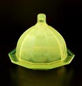 Gele persglazen kaasstolp op onderschotel ontwerp K.P.C.de Bazel 1920 uitvoering Glasfabriek Leerdam 