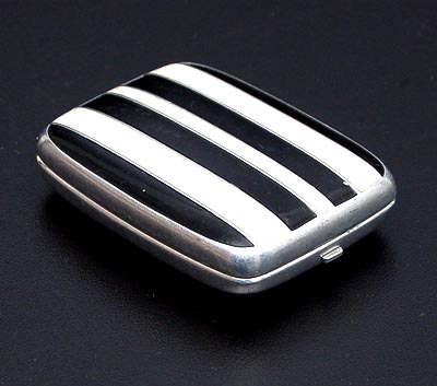  Silver coloured metal pills-box with black and white stripes execution unknown 