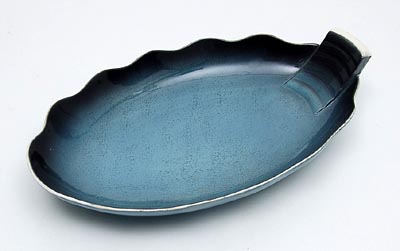  Oval blue-grey enamelled earthenware servingdish executed by Carlton Ware / England ca.1935 