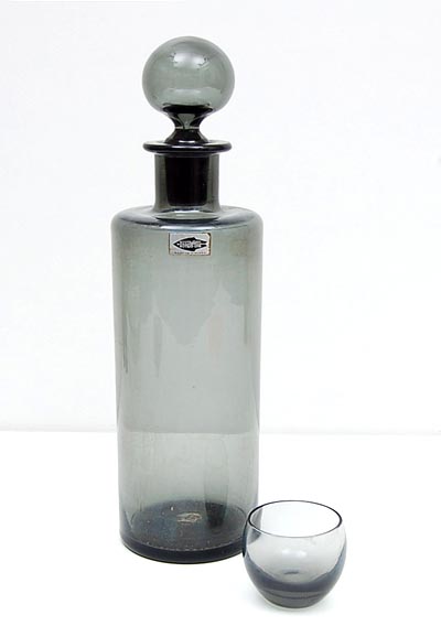  Decanter and shotglass design Saara Hopea 1955 executed by Nuutajärvi Notsjö / Finland 