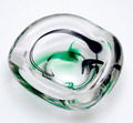  Helderglazen asbak Kristaluniek met gekleurde glasslinger ontwerp Max Verboeket 1961 uitvoering Kristalunie Maastricht 