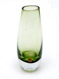  Groene glazen vaas met helderglazen overlay uitvoering Sea Glasbruk / Zweden ca.1970 