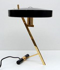  Bureau lamp zwart geëmailleerde kap met goudkleurige standaard ontwerp Louis Kalff 1957 uitvoering Philips 