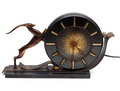  Metalen electrische klok met sculptuur van springbok ontwerp Johannes Bosma uitvoering onbekend Nederland ca.1925 