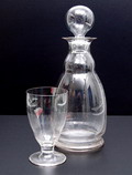  Karaf en beker van servies J ontwerp K.P.C.de Bazel 1917-'18 uitvoering Glasfabriek Leerdam 