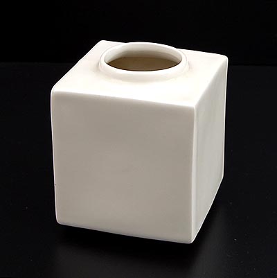 White glazed porcelain vase design Han Knaap 1951 executed by St.Maarten / the Netherlands 