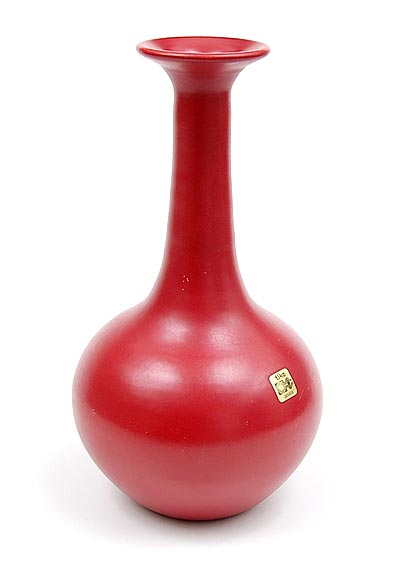 Red glazed earthenware vase executed by Tiko Gouda / the Netherlands ca.1970 