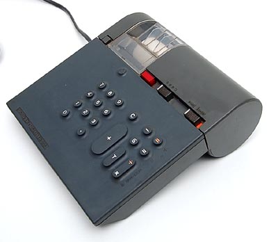 Plastic calculator Divisumma 23 design Mario Bellini 1972 executed by Olivetti / Italy 