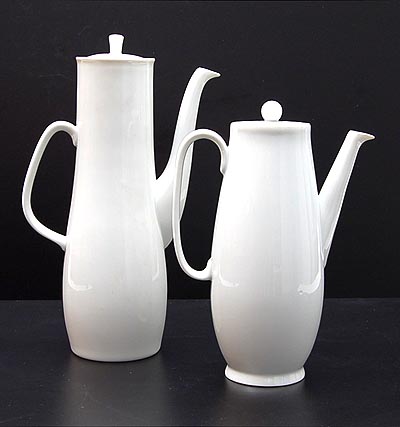Porcelain coffeepots 2x Select design G.M.E.Bellefroid 1954 executed by Mosa Maastricht / the Netherlands 