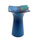  Blauw geglazuurde aardewerk vaas met groen accent uitvoering Cor Unum ca.1989 
