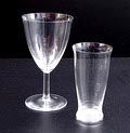 Wijnglas en beker van servies D 10 13 cm ontwerp K.P.C.de Bazel 1917 uitvoering Glasfabriek Leerdam 