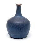 Aardewerk vaas met blauw stroomglazuur gesigneerd HS 
