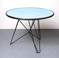 Rond salontafeltje IJhorst met formicablad op draadpoten onderstel ontwerp Constant Nieuwenhuijs 1953 uitvoering t Spectrum echter gemerkt Boco Utrecht Holland 