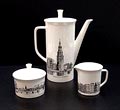  Koffiepot en roomstel van het Nutricia Grachten servies gedecoreerd met afbeeldingen van H.E.Roodenburg uitvoering Villeroy Boch 1964 