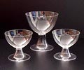 Helderglazen bordeaux-coupe 1x hoog 11,7 cm likeur-coupes 2x hoog 7,7 cm Cyrano ontwerp Gerard Muller Amsterdam ca.1920 uitvoering Josephinenhütte Schreiberhau / Bohemen 
