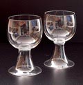 Helderglazen witte-wijn coupes Cyrano 2x ontwerp Gerard Muller Amsterdam ca.1920 uitvoering Josephinenhütte Schreiberhau / Bohemen 