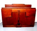 Houten buffetkast met geometrische geneden motieven in de stijl van de Amsterdamse School ontwerp uitvoering onbekend Nederland ca.1925 