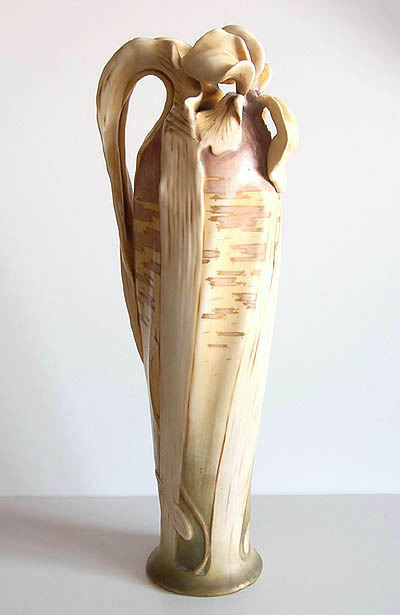 Vase with floral reliëf-decoration executed by Amphora Turn-Teplitz Riessner Stellmacher Kessel Austria ca.1900 