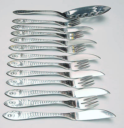 6 silver-plated fish couverts no.257 in box with fishspoon all decorated with a fish design Georg Nillson 1936 executed by GERO / the Netherlands Sizes Fishfork lenght 16 cm Fishknife lenght 18,5 cm Fishspoon lenght 24 cm 