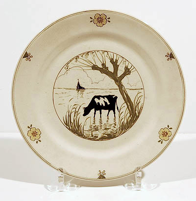Earthenware dinnerplate with decoration of cow executed by Porceleyne Fles 1910 Delft / the Netherlands painted by J.Frölich Sr 