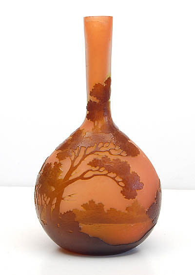 Cameo-bottle perfume bottle of which metal stopper is missing design Emile Gallé ca.1905 executed by Gallé / France 