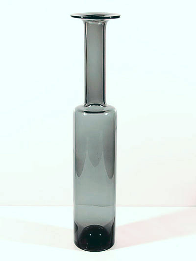 Bottle-vase Pullo grey design Nanny Still 1959 executed by Riihimäen Lasi Oy / Finland 