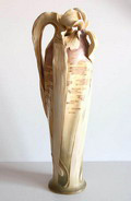 Vaas met florale reliëfdecoratie uitvoering Amphora Turn-Teplitz Riessner Stellmacher Kessel Oostenrijk ca.1900 