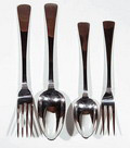 Groot en klein zilveren couvert ontwerp Jan Eisenloeffel uitvoering C.J.Begeer / Utrecht 1868-1920 Klein couvert ca.19 cm uitgevoerd 1906 Groot couvert ca.22,5 cm uitgevoerd 1911 