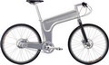 Fiets BIOMEGA MN01 Denemarken ontwerp Marc Newson UK 1999-2000,met frame dat de revolutionaire benadering van design vertegenwoordigt door gebruik te maken van “ superplastic aluminium ” Marc Newson ontwierp de MN01 Extravaganza zowel in vorm als functie zonder één enkel compromis De MN01 bezorgde Biomega het officiële stempel van goedkeuring Sélectionné par le Centre Georges Pompidou - Carrefour de la création Het Centre Pompidou het Franse centrum voor kunst en cultuur beschouwt de MN01 als één van de 10 meest innovatieve producten van de eeuwwisseling Biomega heeft samen met ontwerper Marc Newson de ultieme samensmelting bereikt tussen futuristisch design met de state of the art ergonomie 
