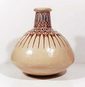 Vaas witbakkende klei met abstracte decoratie ontwerp Chris van der Hoef ca.1900 uitvoering Amstelhoek 