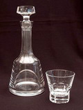 VERKOCHT IN AFTERSALE Whiskykaraf met whiskybeker Carmen ontwerp Siem van der Marel 1992 uitvoering Leerdam 