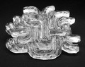 VERKOCHT IN AFTERSALE Glazen wandlamp aan metalen bevestigingsplaat ontwerp toegeschreven aan Floris Meydam ca.1970 vermoedelijke uitvoering Leerdam 