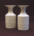 Paar mat/glanzende witte kandelaars 3172 ontwerp Tapio Wirkkala 1963 uitvoering Rosenthal / Duitsland 