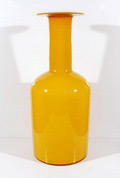 Gele Gulvaas binnen wit geel met helder glazen overlay ontwerp Michael Bang ca.1965 Holmegaard / Denemarken 