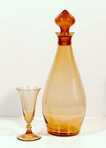 Amber liqueur decanter Romanda with a Romanda liqueur glass design A.D.Copier 1923 executed by Leerdam / Holland 