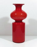 Rode Carnaby vaas ontwerp Michael Bang ca.1965 uitvoering Holmegaard / Denemarken 