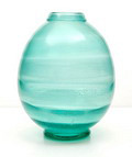 Meerblauwe Serica no.32 vaas met horizontale craquelé banen ontwerp A.D.Copier 1931 uitvoering Leerdam 