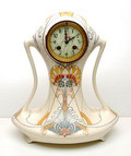 Aardewerk pendule met geëmailleerde wijzerplaat en Jugendstil motieven Modelno.82 ontwerp Klaas Vet uitvoering Fayencefabriek Arnhem 1903-'15 schilder H.P.M.Intres 