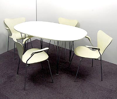  Table Superellipse B-4 design Piet Hein 1968 co-design Bruno Mathsson with four chairs Series-7 with arm-rests design Arne Jacobsen 1955 execution date 1970 executed by Fritz Hansen / Denmark Table H x L x W 70 x 135,5 x 90 cm Chairs H x W 73 x 60 cm 