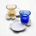  Twee short-drink setjes MEDUZA combinatie van glas en porselein afgewerkt met goud-decoratie ontwerp Borek Sìpek voor Arzenal design-salon en restaurant te vinden in het oude centrum van Praag / Tsjecho-Slowakije 