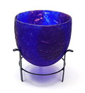  Cameo-geëtste helder blauw en rode kleurvlekken glazen vaas met voorstelling van Vrouwen ontwerp uitvoering Klara Lebovitz-Jiriskovà 1994 Tsjecho-Slowakije / België 