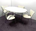  Tafel Superellips B-4 ontwerp Piet Hein 1968 co-design Bruno Mathsson vier stoelen Series-7 met armleuningen ontwerp Arne Jacobsen 1955 uitvoering 1970 uitvoering Fritz Hansen / Denemarken Tafel H x L x B 70 x 135,5 x 90 cm Stoelen H x B 73 x 60 cm 