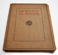  Map met 6 delen De Kunst in Nood met houtsnedes litho's etc met voorwoord van H.M de Koningin auteurs C.G Kleykamp Luc Willink uitgeverij Commitee de Kunst in Nood Den Haag 1933 Een nationale uitgave tot steun aan de noodlijdende Nederlandse beeldende kunstenaars 