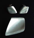  Pewter ear-clips brooch design executed by Jörgen Jensen 1895-1966 Denmark ca.1950 Brooch 4,4 x 6,2 cm / earrings 3,1 x 2,3 cm 